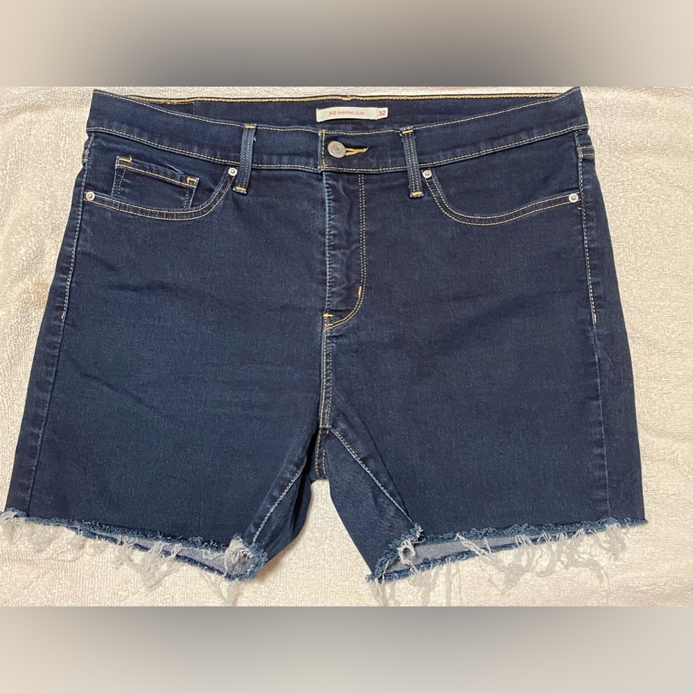 Levi Strauss Women’s Cut Off Jean Shorts Shaping Slim Stretch Dark Wash Size 32